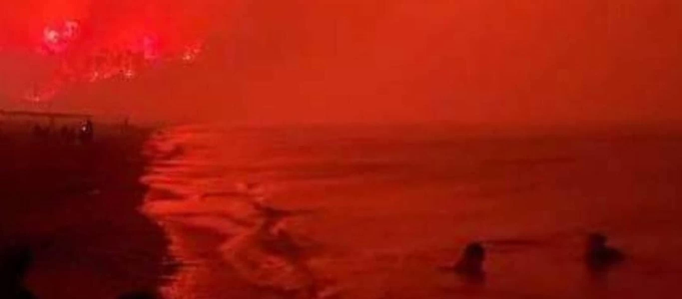 Συγκλονιστική εικόνα από την φωτιά στην Εύβοια - Η παραλία της Αγίας Άννας «πνίγηκε» από τη φωτιά (φώτο)